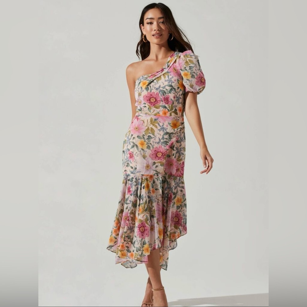 Astr One-Shoulder Floral Dress in Pink and Cream